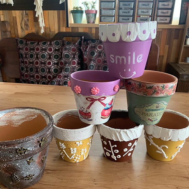 大きい鉢はホームセンター ホイップクリーム デコボコベース ミルクペイントforガーデン 多肉用 などのインテリア実例 22 02 28 18 54 40 Roomclip ルームクリップ