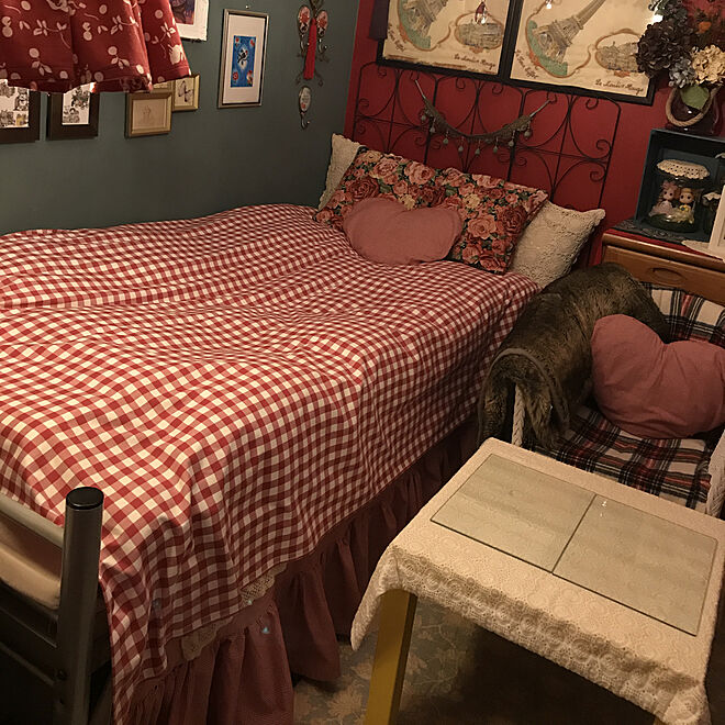 ベッド周り/IKEAのテーブル/ギンガムチェック大好き♡/アメリカンカントリー/赤い壁...などのインテリア実例 - 2018-02-01 07:25:40