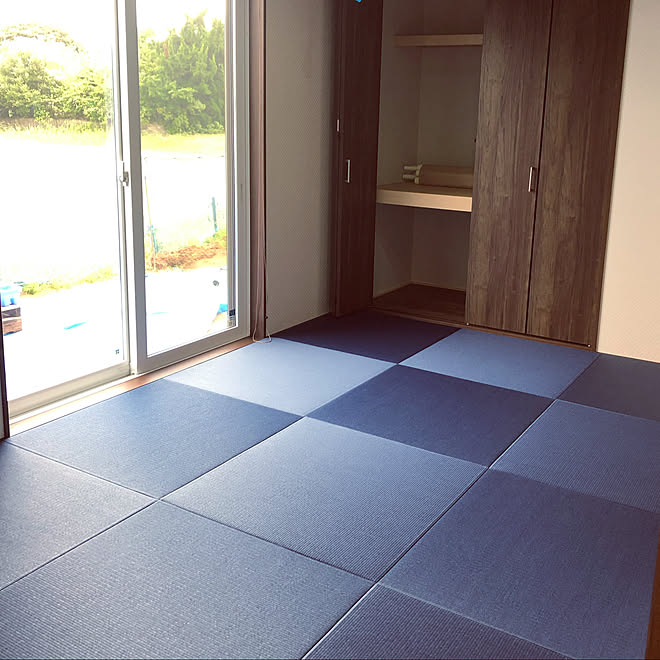 部屋全体 藍色の畳 天井は茶系の壁紙 和室の一角 ダウンライト 調光 Ledのインテリア実例 05 19 14 45 09 Roomclip ルームクリップ