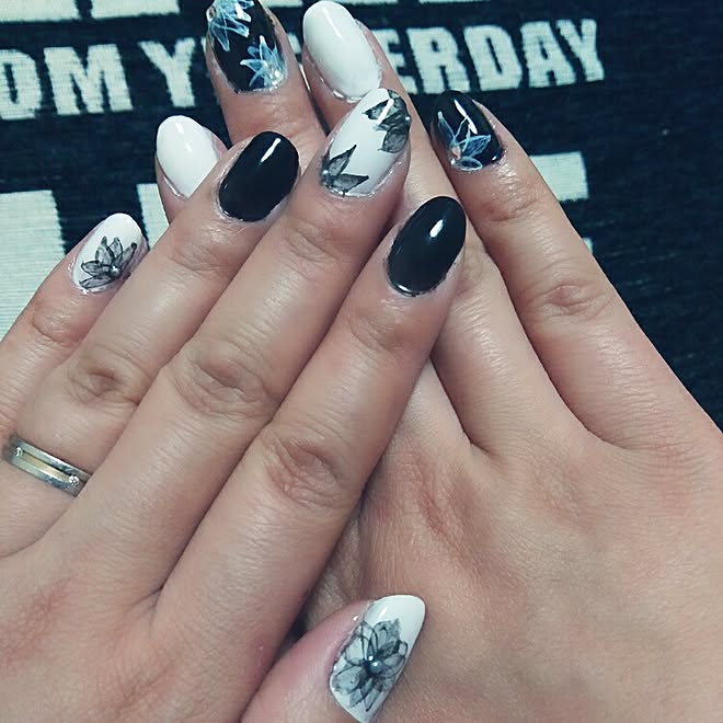 机 ネイル ジェルネイル セルフネイル 白黒 などのインテリア実例 17 05 05 19 48 12 Roomclip ルームクリップ