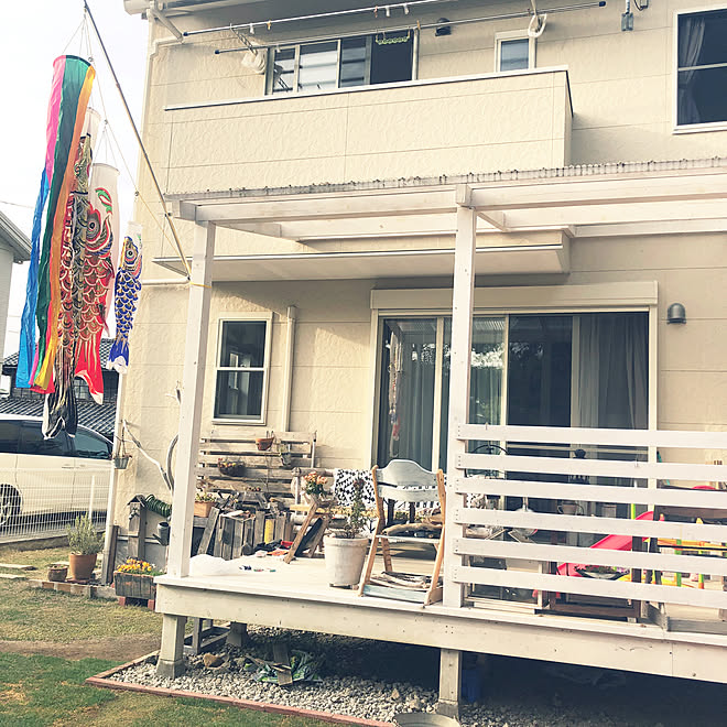 室外機カバーDIY/室外機カバー/鯉のぼり/こいのぼり/白いウッドデッキ