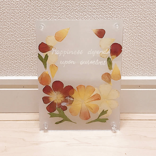 花 写真立て 押し花 セリア 一人暮らし などのインテリア実例 05 22 15 28 55 Roomclip ルームクリップ