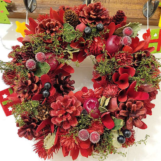 壁 天井 クリスマス 青山フラワーマーケット クリスマスリース カフェ風のインテリア実例 22 11 10 22 09 02 Roomclip ルームクリップ