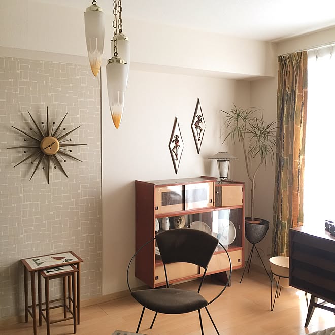 リビング ヴィンテージ アメリカン ヴィンテージ サンバーストクロック ネストテーブル などのインテリア実例 16 02 23 34 33 Roomclip ルームクリップ