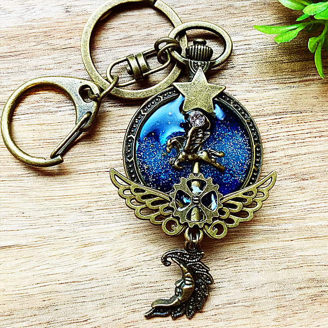 宇宙 懐中時計 ペガサス レジンアクセサリー ハンドメイド などのインテリア実例 04 21 19 57 42 Roomclip ルームクリップ