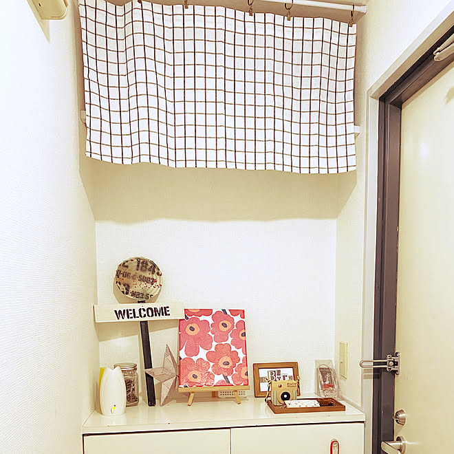 カットクロス 玄関収納 靴箱の上 カフェカーテン風 カーテンクリップ などのインテリア実例 10 16 21 40 52 Roomclip ルームクリップ