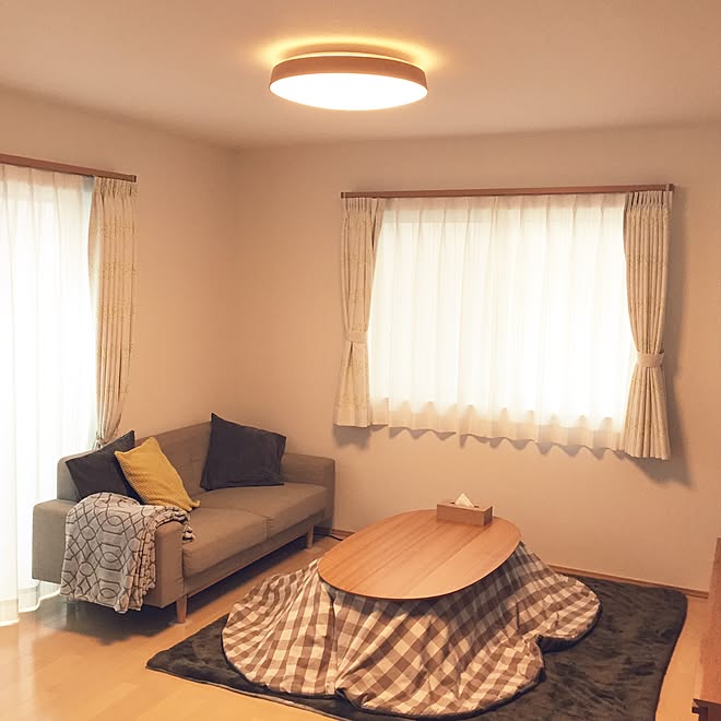 無印良品 Led木製シーリングライト リビング 楕円こたつ こたつテーブルのインテリア実例 15 10 18 10 35 28 Roomclip ルームクリップ