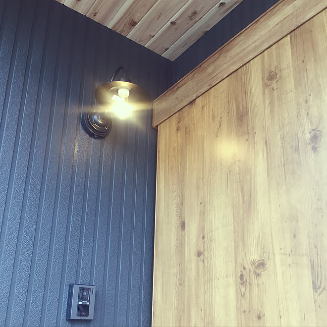 玄関 入り口 人感センサーライト オーデリック 玄関灯 Ykk玄関ドア 片流れ などのインテリア実例 18 07 30 22 54 01 Roomclip ルームクリップ