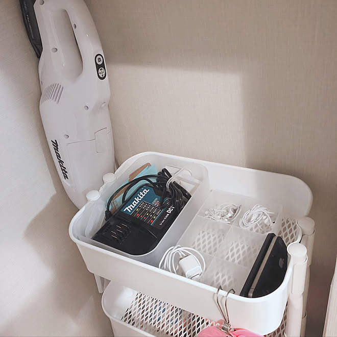 充電器収納 マキタの掃除機 ロースフルトワゴン Ikea 片付けやすい などのインテリア実例 03 10 19 54 40 Roomclip ルームクリップ