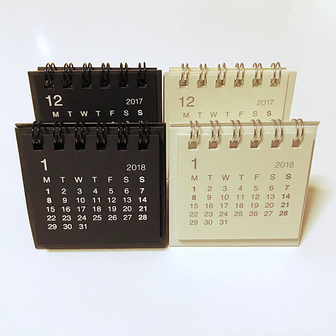 机 カレンダー18 無印良品 一人暮らし モノトーンのインテリア実例 17 12 31 19 12 04 Roomclip ルームクリップ 机 カレンダー18 無印良品 一人暮らし モノトーンのインテリア実例 17 12 31 19 12 04 Roomclip ルームクリップ