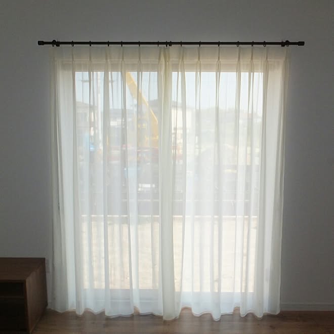 リビング ロールスクリーン アイアンカーテンレール 掃き出し窓 新築 などのインテリア実例 16 04 29 45 53 Roomclip ルームクリップ