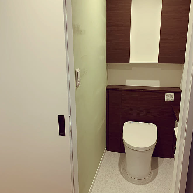 ベリティス しっくいホワイト 引き戸のトイレ レストパル Totoトイレ ロイヤルストーン などのインテリア実例 12 14 23 39 49 Roomclip ルームクリップ