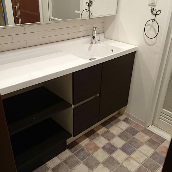 洗面所 リクシルエスタ エコカラット グラナスハルト サンゲツ壁紙 などのインテリア実例 18 05 04 19 57 34 Roomclip ルームクリップ