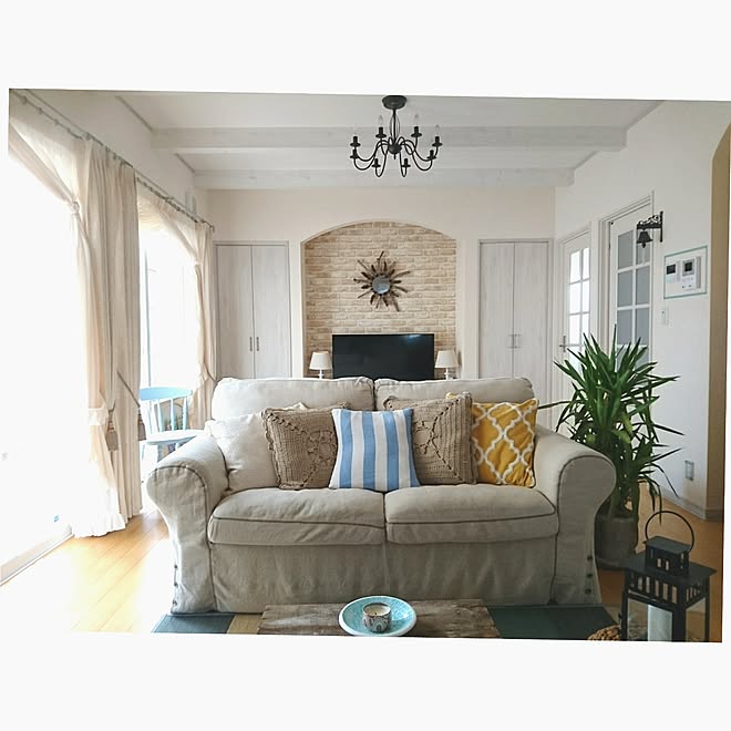 部屋全体/ikeaソファー/ニトリのクッションカバー/セリア ...