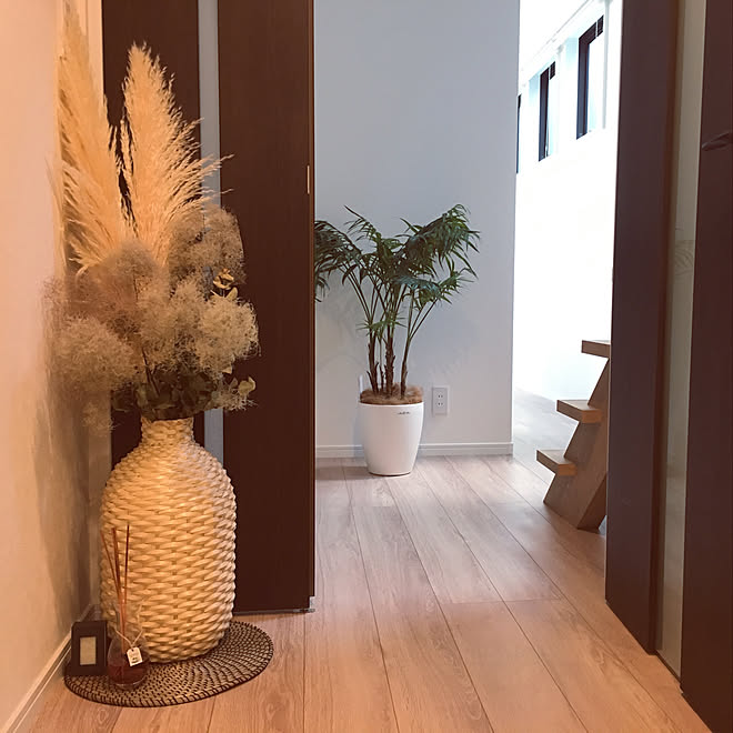 観葉植物 フラワーベース 花瓶 パンパスグラス ドライフラワー のある暮らし などのインテリア実例 08 05 11 06 22 Roomclip ルームクリップ