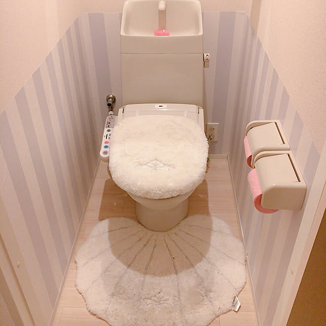 バス トイレ ストライプの壁 マット 貝殻 トイレ などのインテリア実例 18 02 01 28 54 Roomclip ルームクリップ