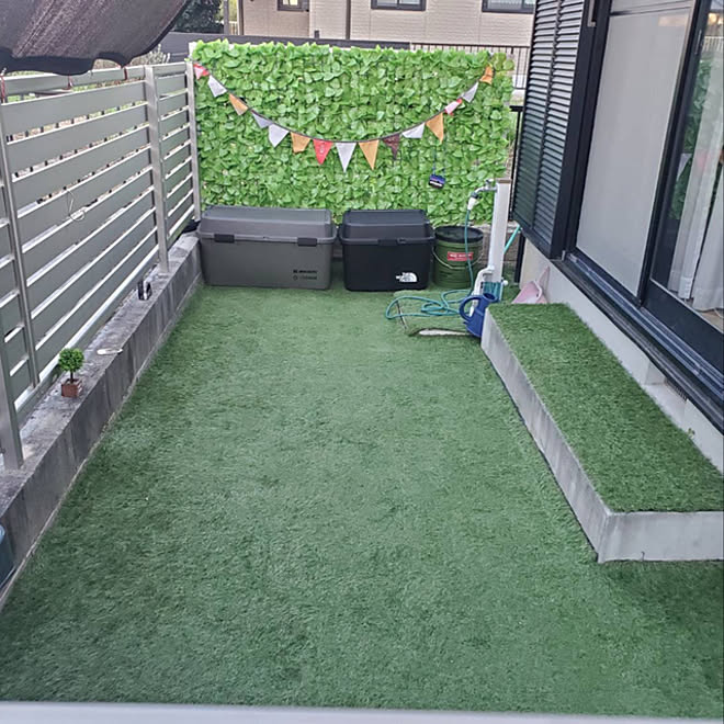人工芝生をひいてみた Diy フェイクグリーン ガーデニング 庭 などのインテリア実例 22 07 18 43 10 Roomclip ルームクリップ