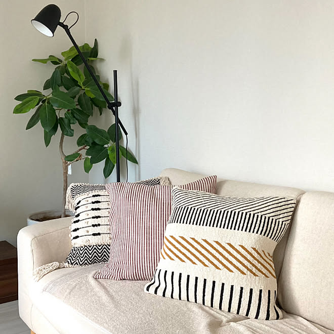 B Companyクッションカバー Zara Homeクッションカバー Actus クッションカバー 無印良品 ソファ Ikea などのインテリア実例 22 08 11 17 32 38 Roomclip ルームクリップ