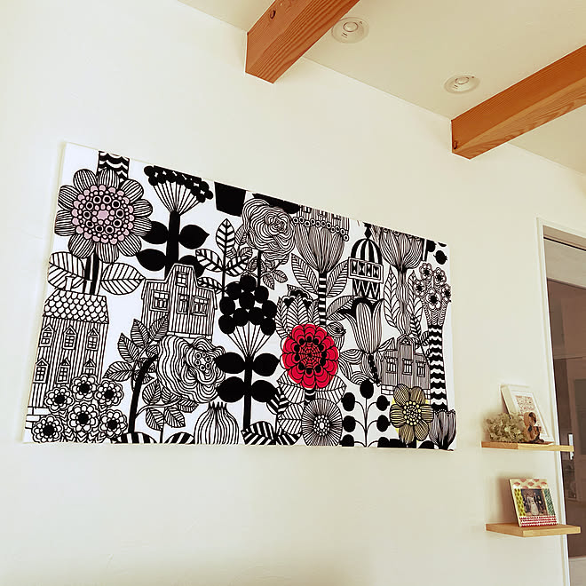 塗り壁 ファブリックパネル マリメッコ リントゥコト ハンドメイド などのインテリア実例 05 11 15 01 40 Roomclip ルームクリップ