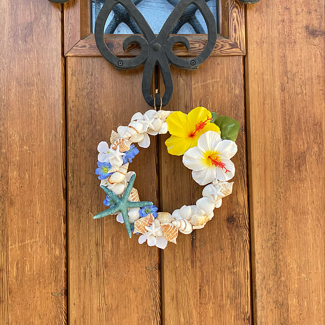 夏リース 貝殻リース 100均 ハイビスカス 玄関 入り口 などのインテリア実例 22 07 08 14 16 Roomclip ルームクリップ 夏リース 貝殻リース 100均 ハイビスカス 玄関 入り口 などのインテリア実例 22 07 08 14 16 Roomclip ルームクリップ