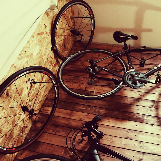 壁 天井 Osb合板 自転車壁掛け ヴィンテージワックス ロードバイク などのインテリア実例 19 02 05 19 37 37 Roomclip ルームクリップ 壁 天井 Osb合板 自転車壁掛け ヴィンテージワックス ロードバイク などのインテリア実例 19 02 05 19 37 37 Roomclip ルームクリップ