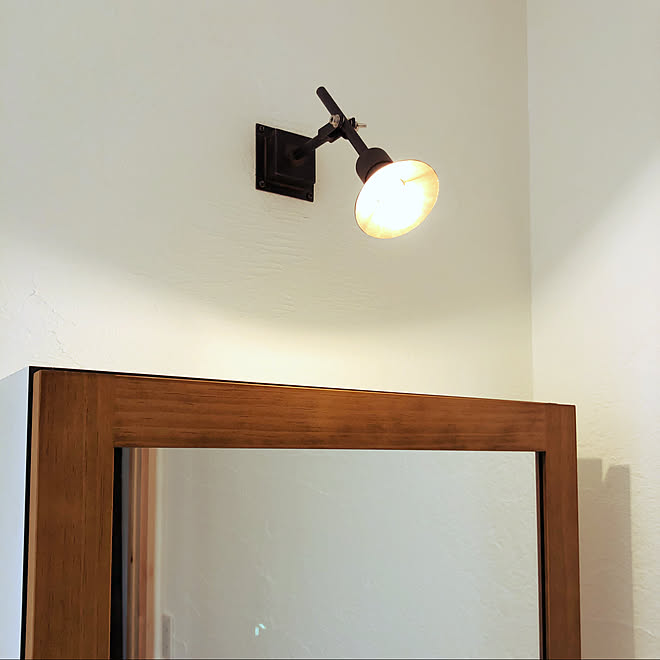 洗面台の照明 Bino Camp アトリエキーメン照明 漆喰壁 ブラケット照明 などのインテリア実例 05 07 21 36 52 Roomclip ルームクリップ
