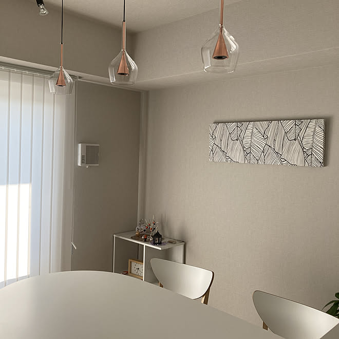 ペンダントライト Ikeaのダイニングテーブル サンゲツ壁紙 アートパネル ダイニングテーブル などのインテリア実例 21 10 07 08 37 18 Roomclip ルームクリップ