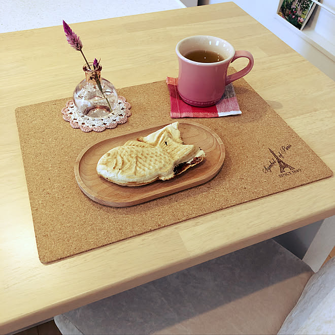 机 ダイソー コルクランチョンマット おやつタイム 見てくれてありがとうございます などのインテリア実例 18 06 15 17 15 29 Roomclip ルームクリップ