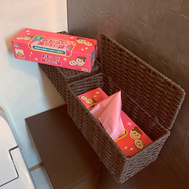 ニトリのゴミ箱 蓋付きbox トイレ小物収納 オムツ処理 オムツ用ゴミ箱 などのインテリア実例 10 10 12 30 49 Roomclip ルームクリップ