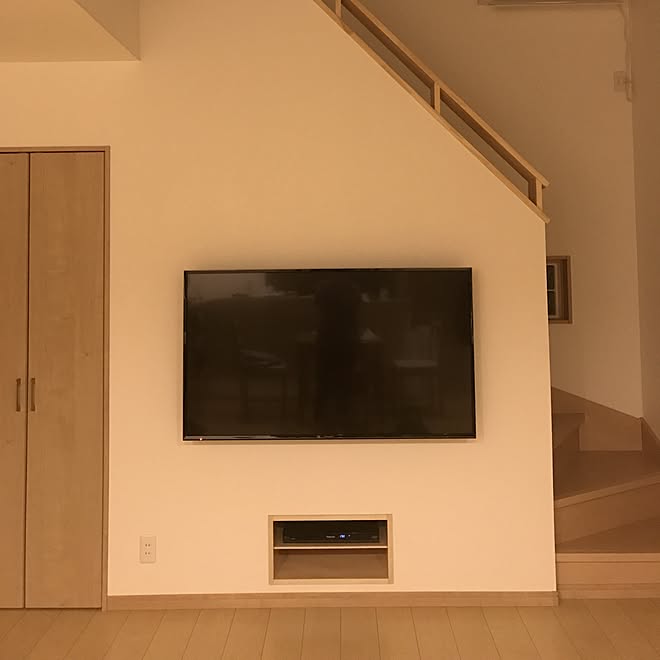 リビング 階段下 デッキ 壁掛けテレビ マイホーム などのインテリア実例 17 03 05 23 09 49 Roomclip ルームクリップ