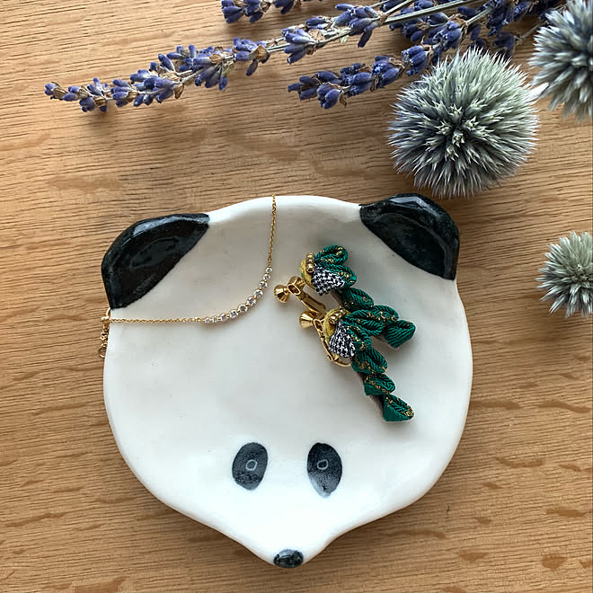 動物モチーフ つまみ細工 ハンドメイドアクセサリー アクセサリートレイ 小皿 などのインテリア実例 22 02 04 06 32 51 Roomclip ルームクリップ