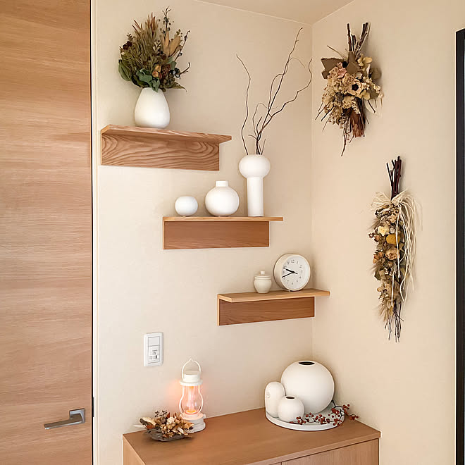 飾り棚 灯りのある暮らし 北欧インテリア ドライフラワー フラワーアレンジメント などのインテリア実例 22 08 04 09 29 09 Roomclip ルームクリップ