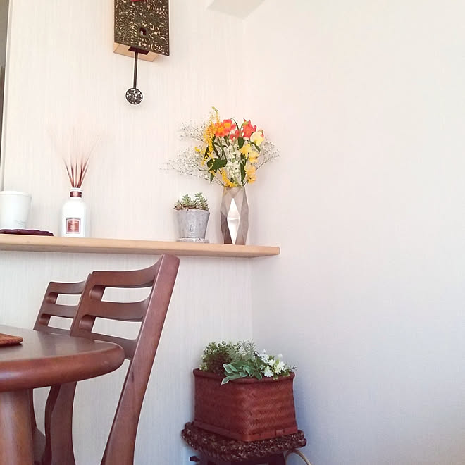 壁 天井 隠してます 花のある暮らし フェイクグリーン 配線隠し などのインテリア実例 19 03 10 08 30 Roomclip ルームクリップ