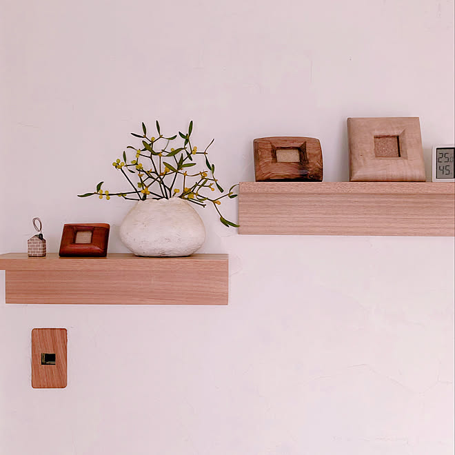 花のある暮らし 花瓶 小さな木の額 一人暮らし 無印良品 壁に付けられる家具 などのインテリア実例 19 12 14 10 39 14 Roomclip ルームクリップ