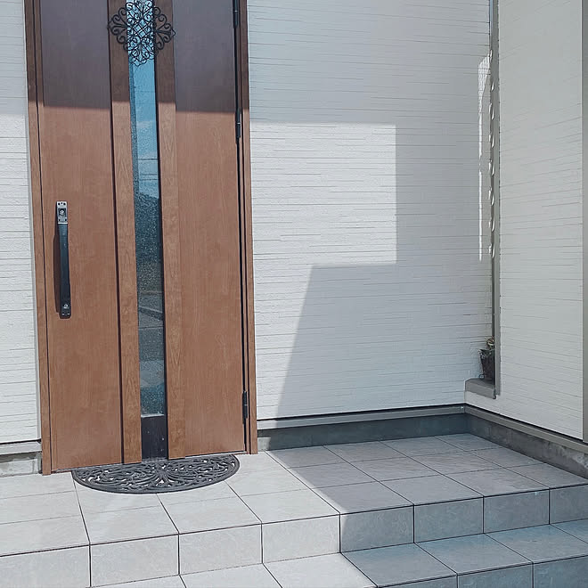 玄関ポーチdiy 玄関タイル アーネストワン 玄関ポーチ 建売住宅diy などのインテリア実例 21 03 23 18 21 43 Roomclip ルームクリップ