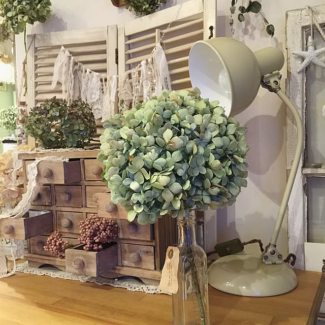 机 アンティークルーバー ドロワー フランスアンティーク小瓶 秋色紫陽花ドライフラワー などのインテリア実例 15 08 06 18 38 Roomclip ルームクリップ