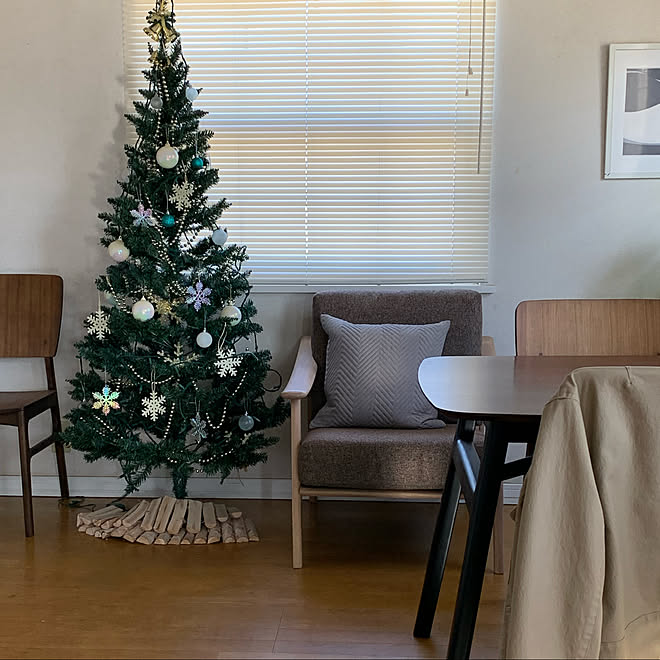 クリスマスツリー シンプルに暮らす いいね フォロー本当に感謝です 人 休日は自宅で ゆったり過ごす 白の壁紙 などのインテリア実例 12 16 13 26 09 Roomclip ルームクリップ