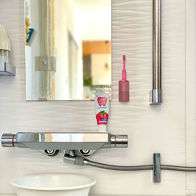 こどものいる暮らし 歯ブラシホルダー 歯ブラシ置き場 子供用歯ブラシ 歯ブラシスタンド などのインテリア実例 21 05 10 12 02 28 Roomclip ルームクリップ