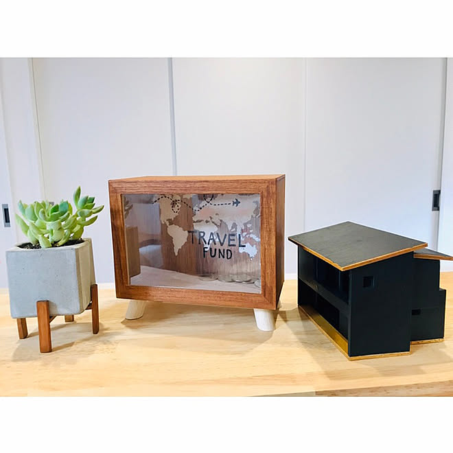 多肉植物 モルタル鉢 インテリア雑貨 Diyのある暮らし 貯金箱 などのインテリア実例 08 03 11 42 12 Roomclip ルームクリップ