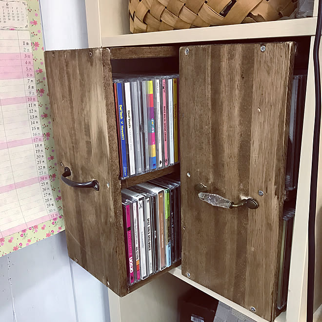 IKEAの棚/コレ、DIYしたよ！/CD収納/ブライワックス ジャコビアン/端材 DIY&hellip;などのインテリア実例 20200517