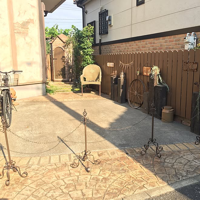 玄関 入り口 アイアンペイント 駐車場ポール 海外の田舎風 オールドアメリカ などのインテリア実例 17 06 16 17 22 54 Roomclip ルームクリップ