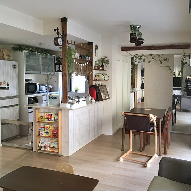 部屋全体 フェイクグリーン カフェ風インテリアを目指して いなざうるす屋さん こどもと暮らす などのインテリア実例 17 12 12 12 32 55 Roomclip ルームクリップ