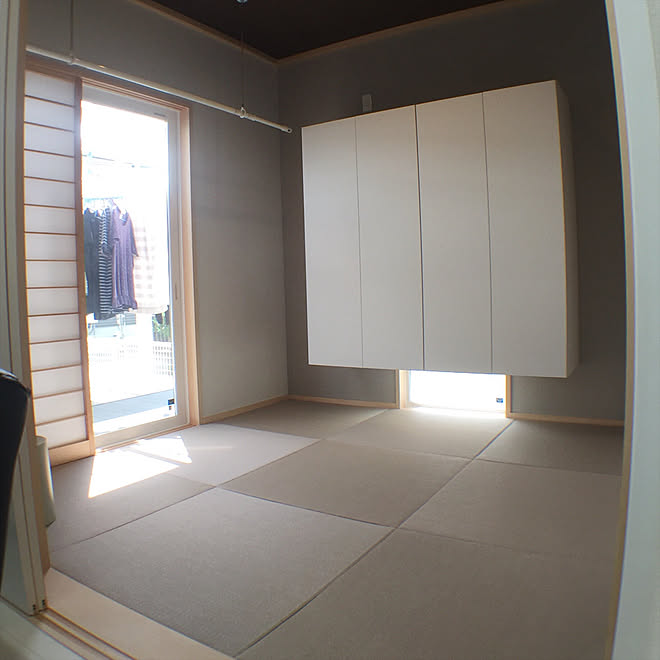 部屋全体 琉球畳 グレーの壁紙 ホスクリーン ウッドデッキ などのインテリア実例 17 08 13 26 59 Roomclip ルームクリップ