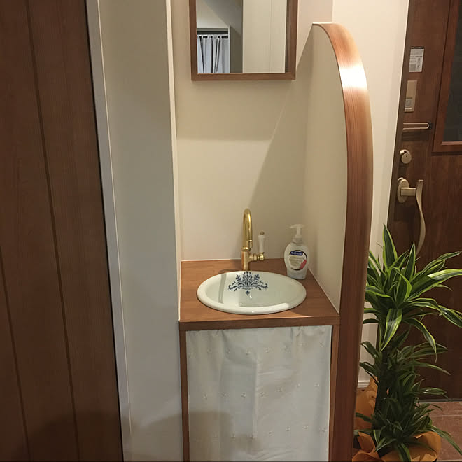 造作洗面台 カクダイ 洗面ボウル 水栓 カクダイ水栓 玄関手洗い アンティーク などのインテリア実例 05 08 06 35 13 Roomclip ルームクリップ 造作洗面台 カクダイ 洗面ボウル 水栓 カクダイ水栓 玄関手洗い アンティーク などのインテリア実例 05 08 06 35 13 Roomclip ルームクリップ