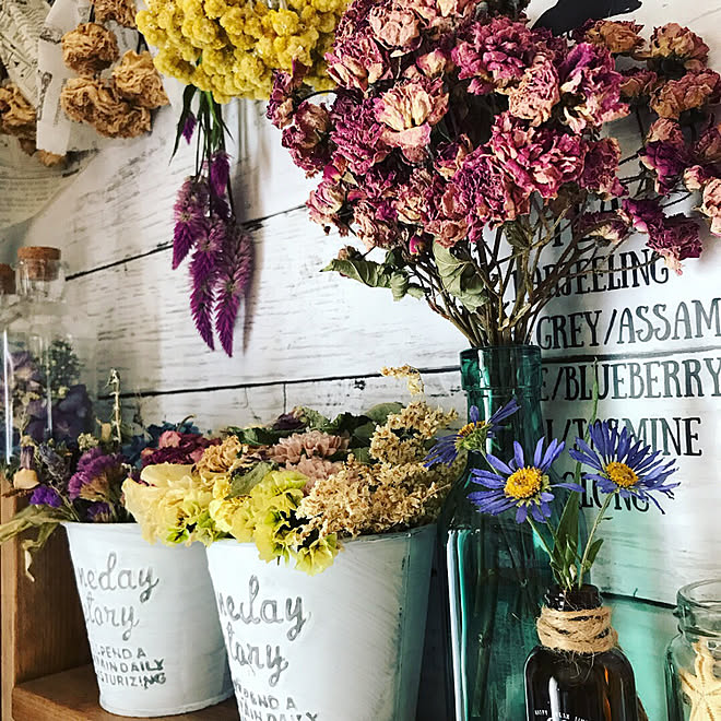 壁 天井 18 8 2 ケイトウとブルー系の花 ドライフラワーコーナー シリカゲルドライフラワー作り などのインテリア実例 18 08 02 11 06 31 Roomclip ルームクリップ