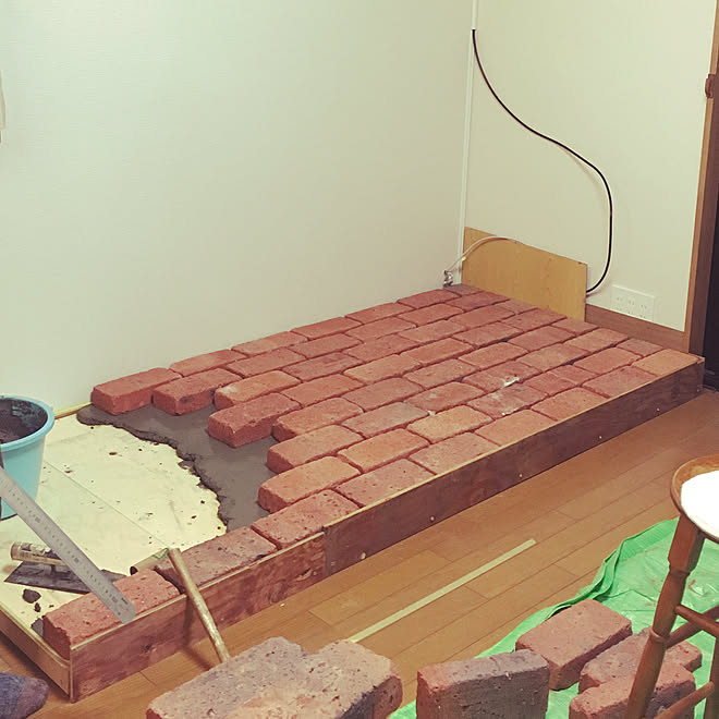 煉瓦の炉台 Diy 薪ストーブ 煉瓦 化粧板 などのインテリア実例 19 12 30 17 16 33 Roomclip ルームクリップ