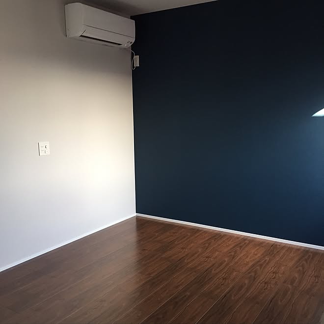 部屋全体 寝室 アクセントクロスだらけ ネイビー好き ネイビー などのインテリア実例 16 12 29 04 24 28 Roomclip ルームクリップ 部屋全体 寝室 アクセントクロスだらけ ネイビー好き ネイビー などのインテリア実例 16 12 29 04 24 28 Roomclip ルームクリップ