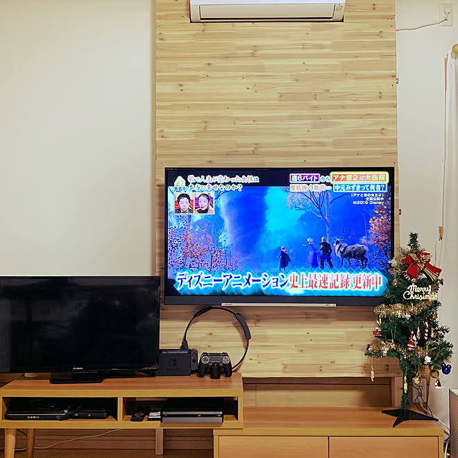 旦那diy ゲーム用テレビ ゲーム用にテレビ2台 テレビ2台置き Funai などのインテリア実例 19 12 16 21 33 19 Roomclip ルームクリップ
