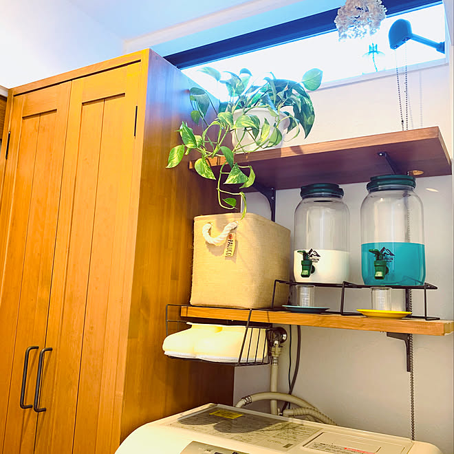 見せる収納 洗濯洗剤 柔軟剤 ウォーターサーバー ダイソー 洗濯機まわりの収納 などのインテリア実例 19 11 12 10 08 42 Roomclip ルームクリップ