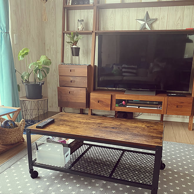 観葉植物 ニトリ フェイクグリーン ダイソー モンステラ などのインテリア実例 21 07 24 00 56 16 Roomclip ルームクリップ